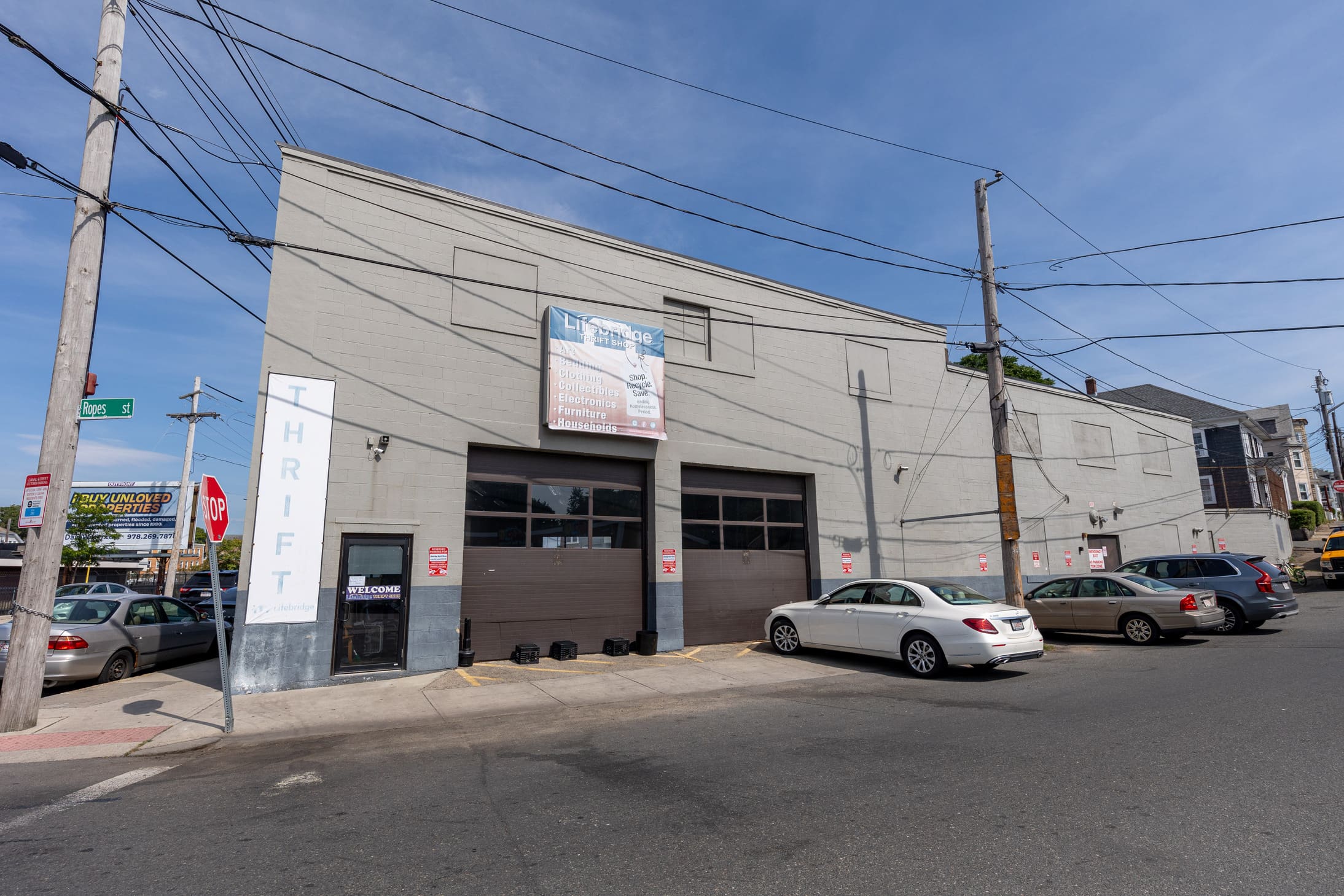 Lifebridge Thrift Shop Exterior